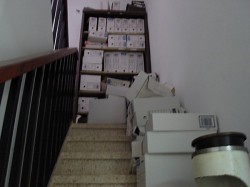 escaleras-documentacion-1 Escalera interior usada como almacén